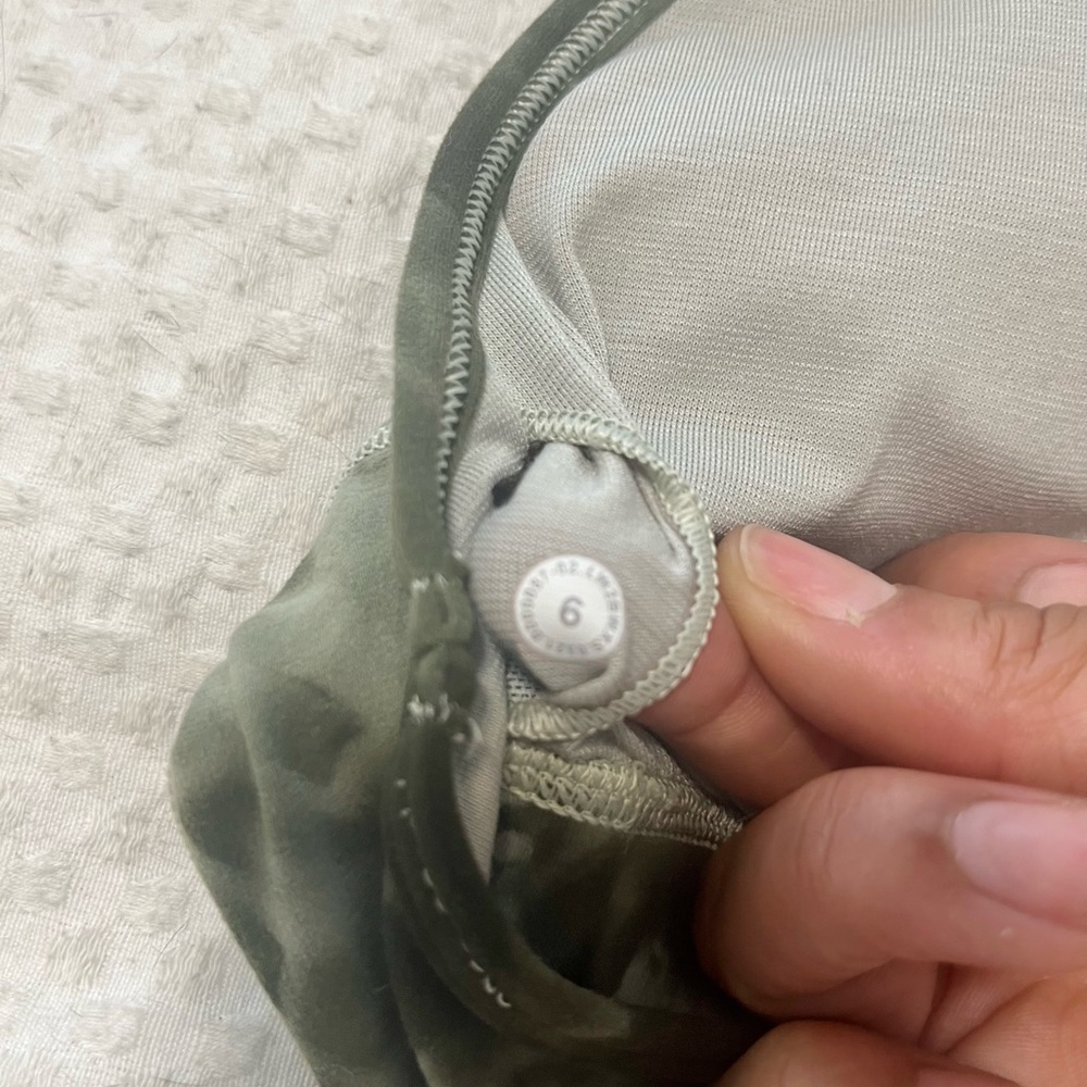 Green Diamond Dye Lululemon Flow Y Bra Size 6